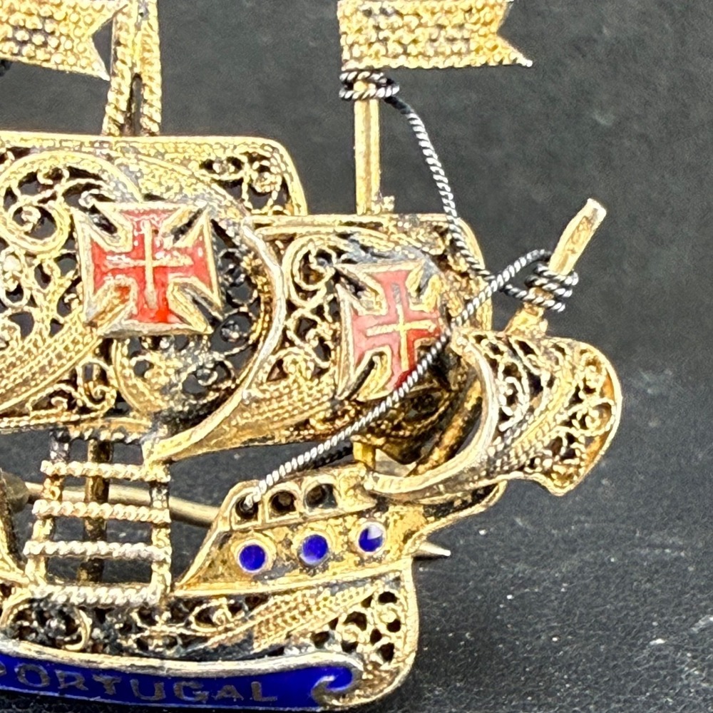 Vintage Enamel Brooch‎ Portugal Ship Gold Tone Filigree Boat - Picture 3 of 8